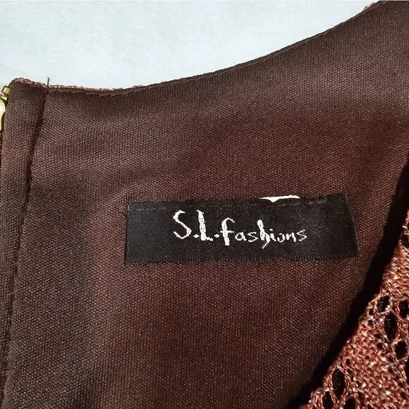 "S.L.Fashions" Beautiful dress with shine. Size 2/4 - Picture 9 of 13